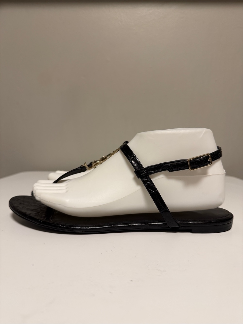Saint Laurent YSL Logo Cassandra Black Leather Thong Flat Sandal EU 39.5 US 9.5